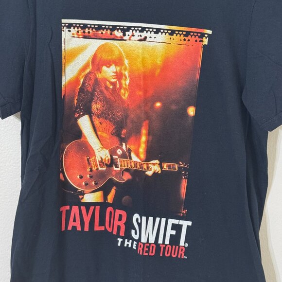 Taylor Swift Red Tour 2013 Black Concert T-Shirt w/ Tour Dates Gildan Guitar - Picture 3 of 8